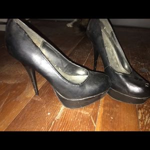 Black pumps!